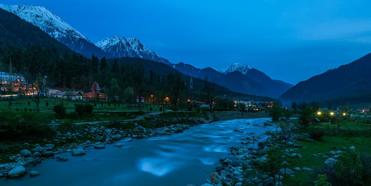 Kashmir with Vaishno Devi Heli Yatra