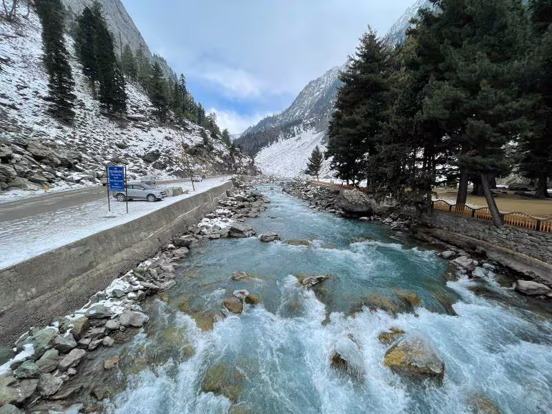 Mesmerizing Kashmir: route photograph 2